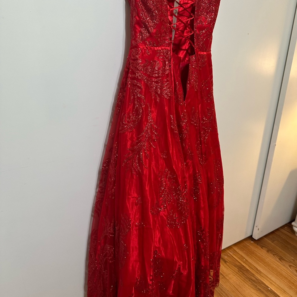 Elegant Red Lace-Up Gown